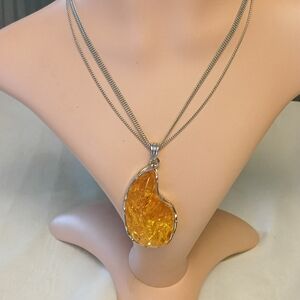 Elegant Orange Pendant Necklace